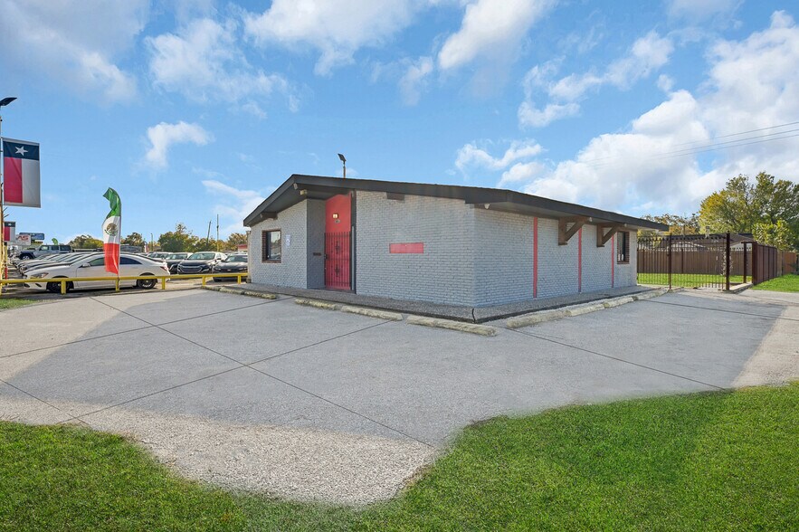More Photos Of 602 Spencer Hwy, South Houston Medical For Sale