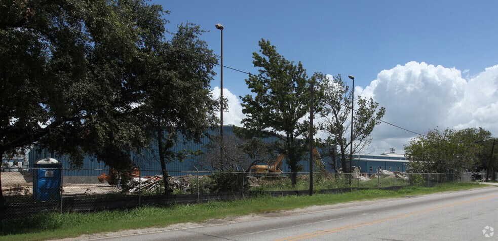 More Photos Of 7707 Wallisville Rd, Houston Manufacturing For Lease