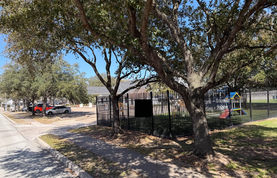 More Photos Of 3663 S Dairy Ashford Rd, Houston Veterinarian Kennel For Lease