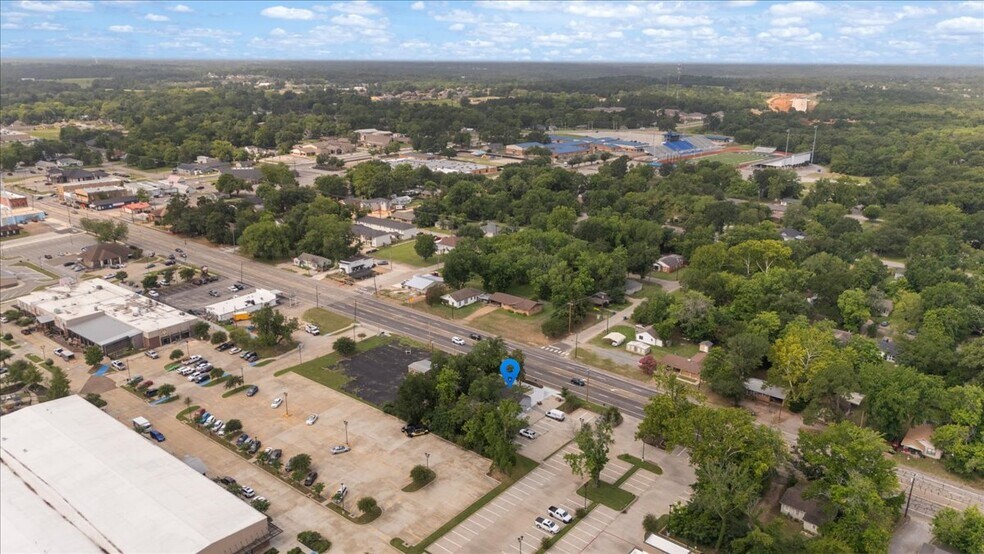More Photos Of 501 N Main St, Lindale Office For Sale