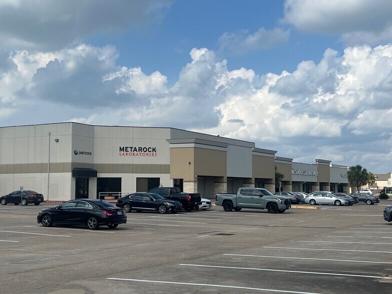 More Photos Of 2703 S Hwy 6, Houston Unknown For Lease