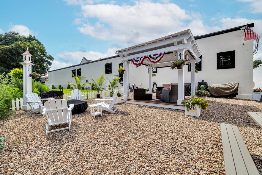 More Photos Of 300 Riverside Ave, Bristol Manufacturing For Sale