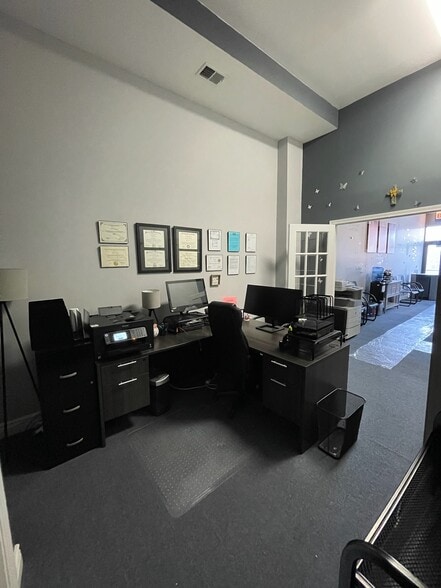 More Photos Of 2521 W North Ave, Chicago Storefront Retail Residential For Lease