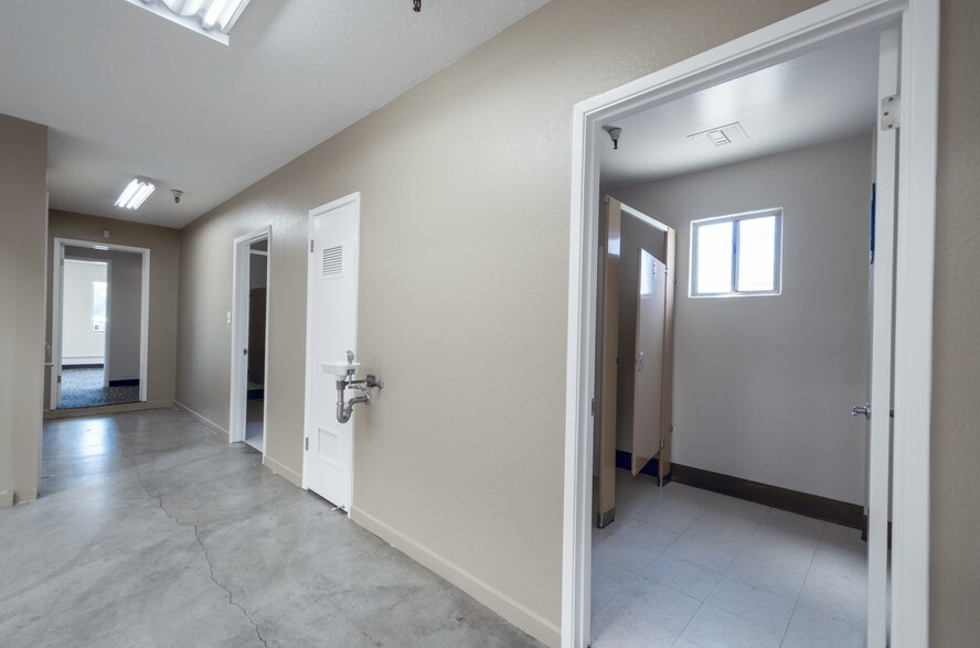 More Photos Of 901 Shasta St, Redwood City Warehouse For Lease
