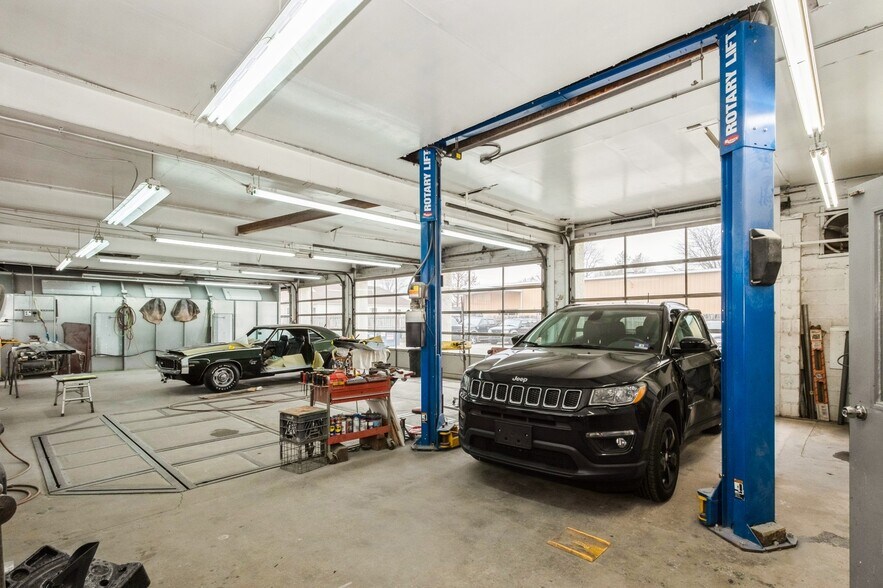 More Photos Of 2217 Farragut ave, Bristol Service For Sale