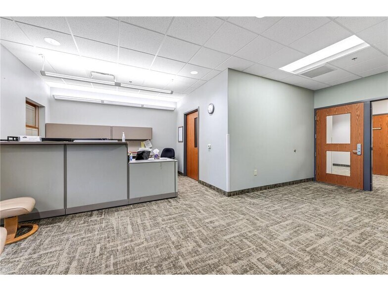 More Photos Of 1004 N Loeffler Ave, Caledonia Medical For Sale