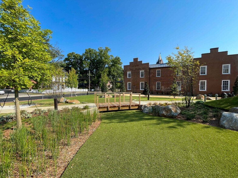 More Photos Of 115 S Jackson St, Salisbury Restaurant For Lease