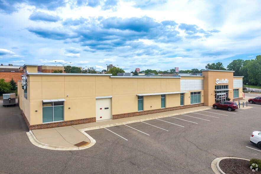 More Photos Of 1891 Suburban Ave, Saint Paul Storefront For Lease