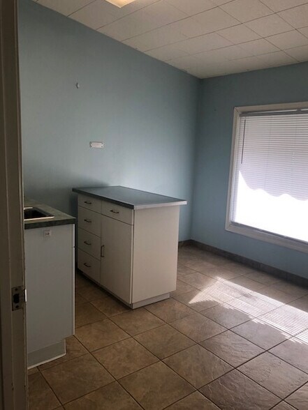 More Photos Of 1468 W Corbett Ave, Swansboro Office For Sale