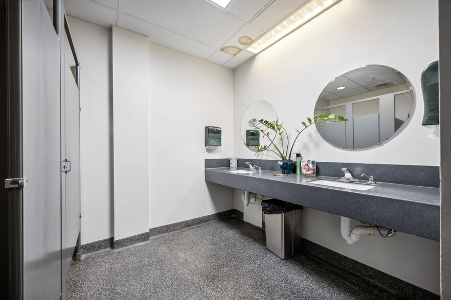 More Photos Of 10245-10255 Old Columbia Rd, Columbia Office For Sale