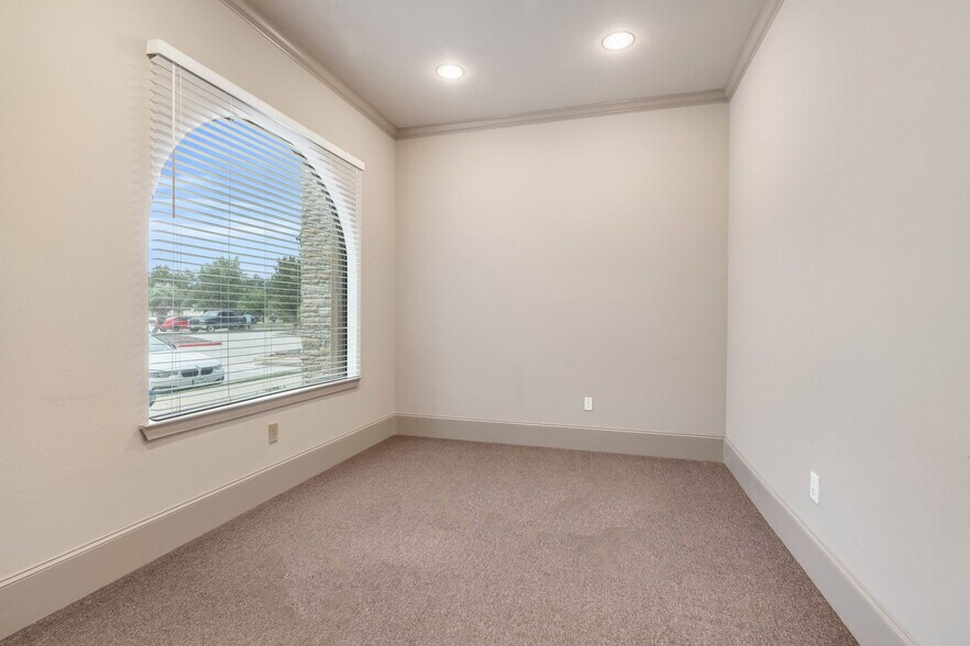 More Photos Of 282 Ed English Dr, Shenandoah Medical For Lease