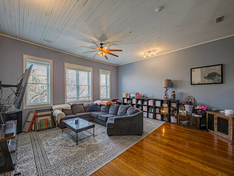 More Photos Of 114 N Patterson, Valdosta Storefront Retail Office For Sale
