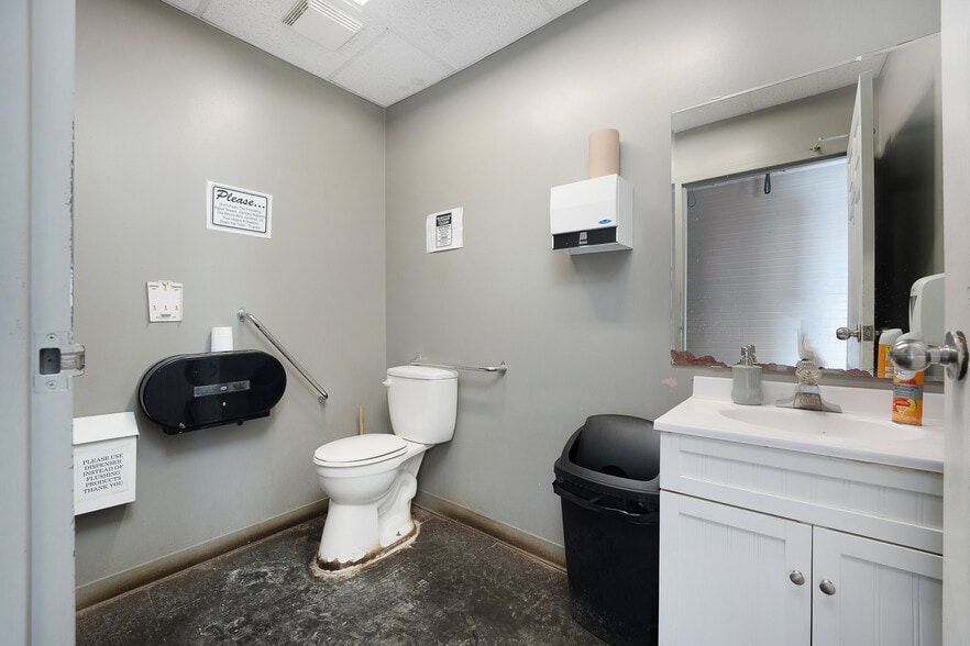 More Photos Of 20600 Hwy 2, Tilbury Auto Dealership For Sale