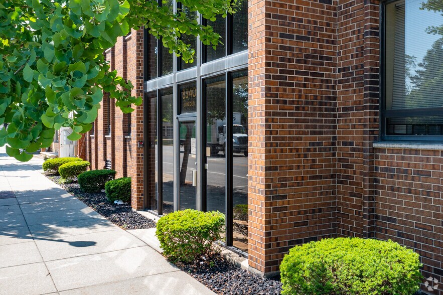 More Photos Of 8340 Lincoln Ave, Skokie Office For Sale