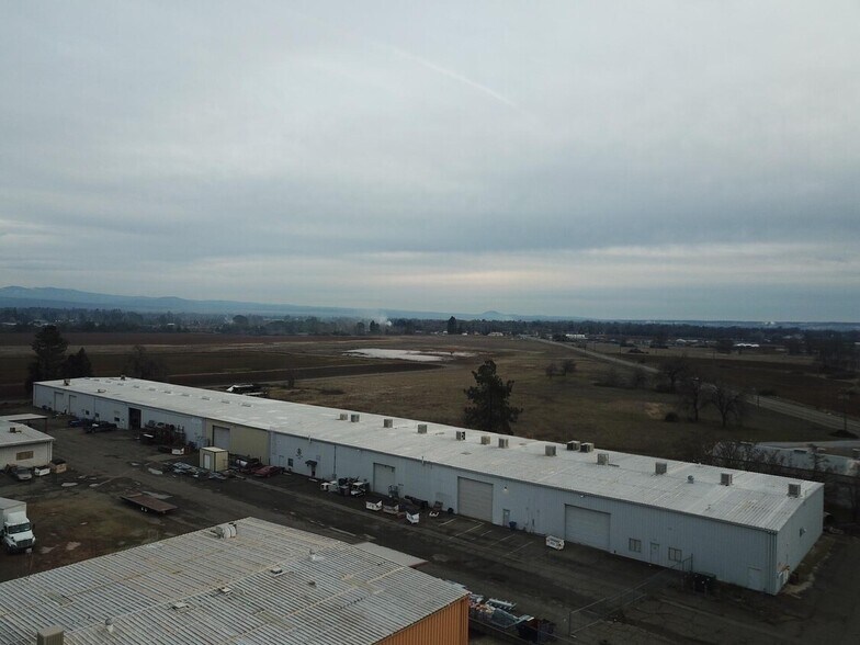 More Photos Of 3705-3777 Meadow View Dr, Redding Warehouse For Lease