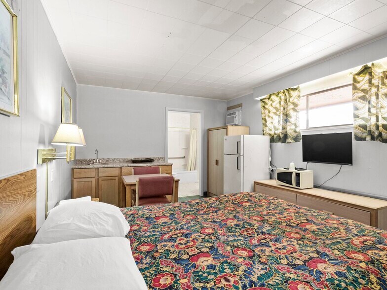 More Photos Of 116 NW 14th St, Abilene Hotel For Sale