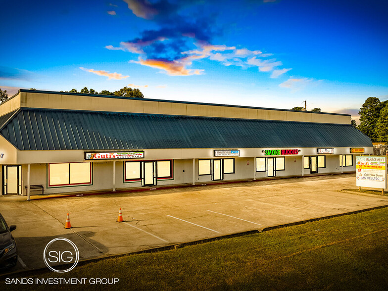 Primary Photo Of 2607 Caddo St, Arkadelphia Department Store For Sale