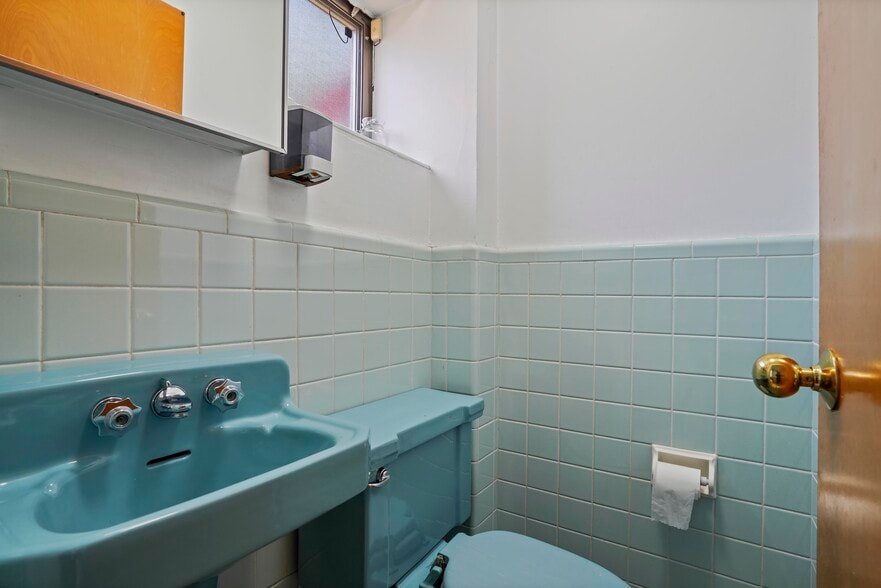 More Photos Of 72-41 Grand Ave, Flushing Medical For Lease