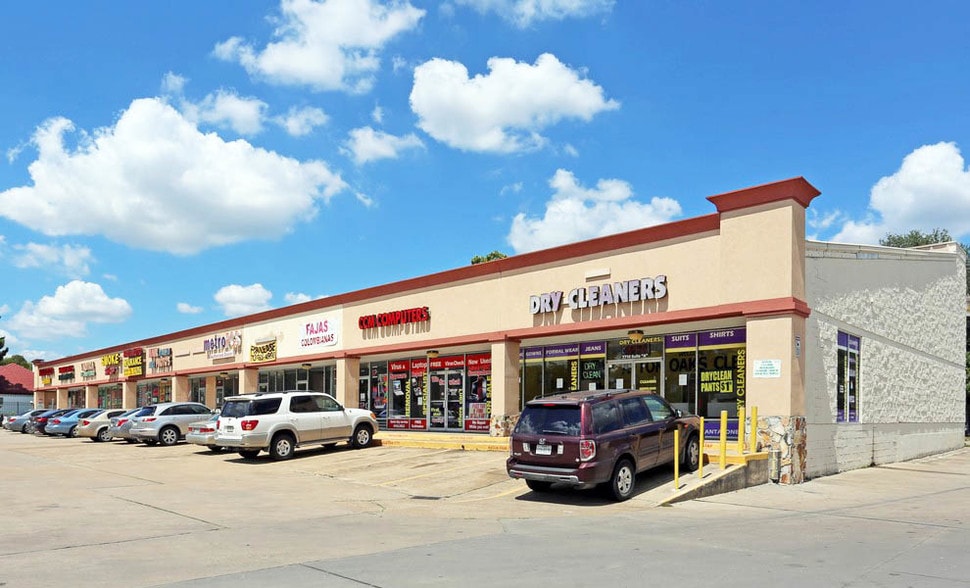 Primary Photo Of 7710 Bellaire Blvd, Houston Unknown For Lease