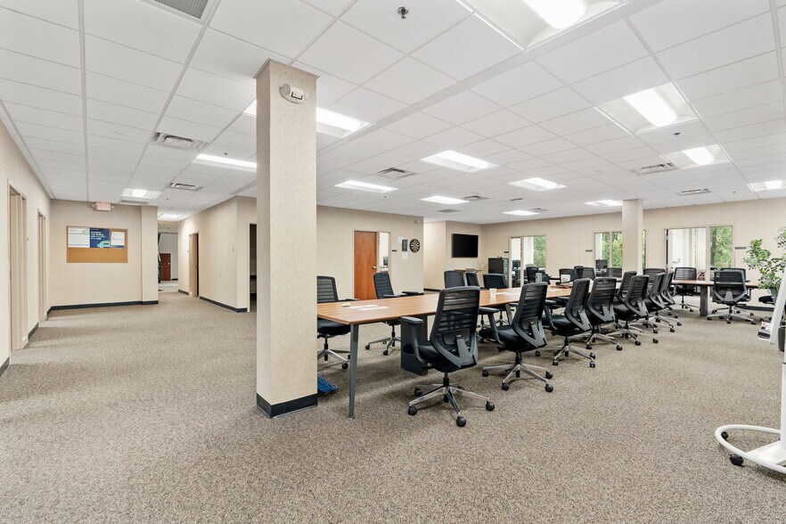 More Photos Of 2775 Blue Water Rd, Eagan Office For Sale