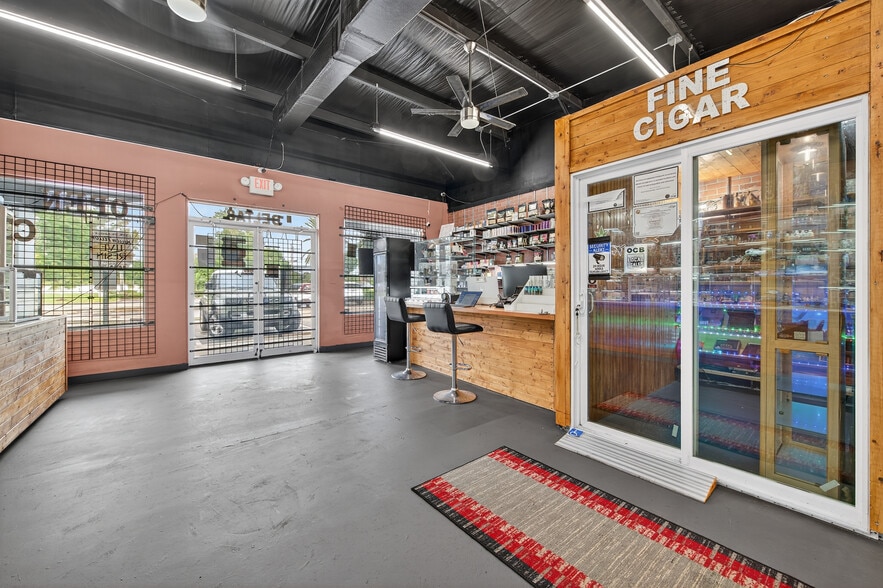 More Photos Of 1780 S Nova Rd, Daytona Beach General Retail For Sale