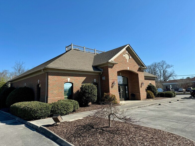 More Photos Of 2215 E Lamar Alexander Pky, Maryville Bank For Sale