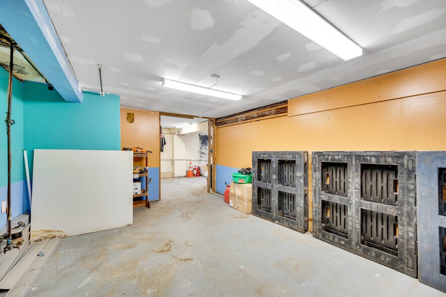 More Photos Of 941 Farmington Ave, Bristol Office Residential For Sale