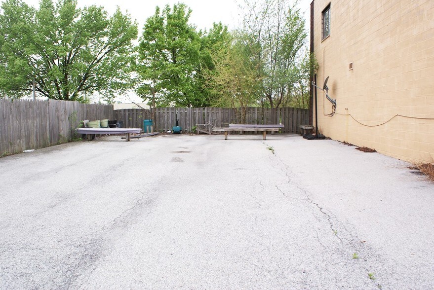 More Photos Of 3201 Union Ave, Steger Office For Lease