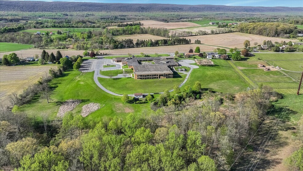 More Photos Of 2835 Mountain View Dr, Bath Office For Sale