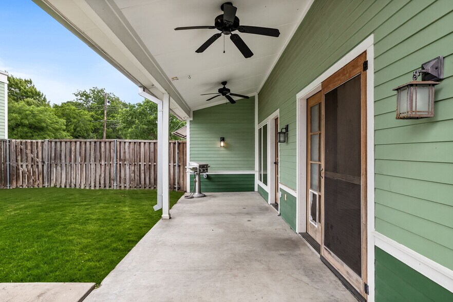 More Photos Of 1515 E Belt Line Rd, Carrollton Office Residential For Sale