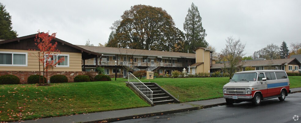 More Photos Of 928-990 Fir St S, Salem Apartments For Sale