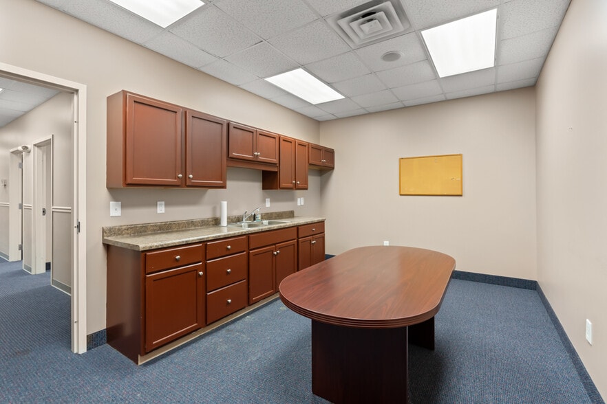 More Photos Of 600 W Salisbury St, Asheboro Medical For Lease