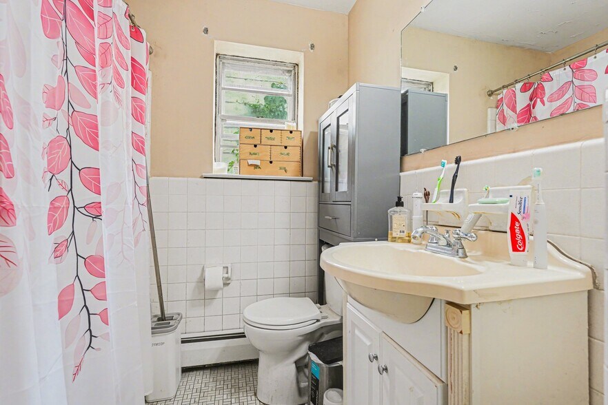 More Photos Of 107 Allison Rd, Oreland Office For Sale