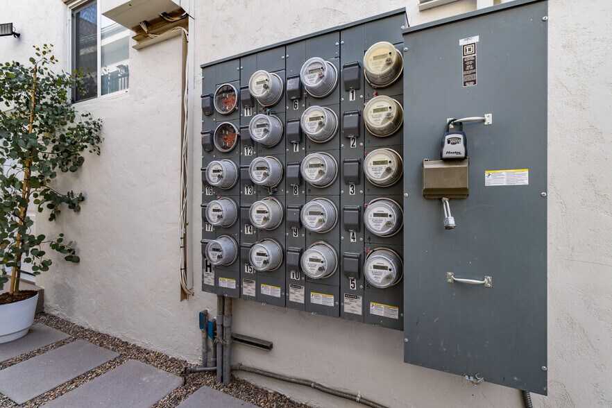 More Photos Of 1827 E 4th St, Long Beach Apartments For Sale