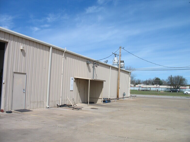 More Photos Of 1607 Pearlie Dr, Wichita Falls Restaurant For Lease