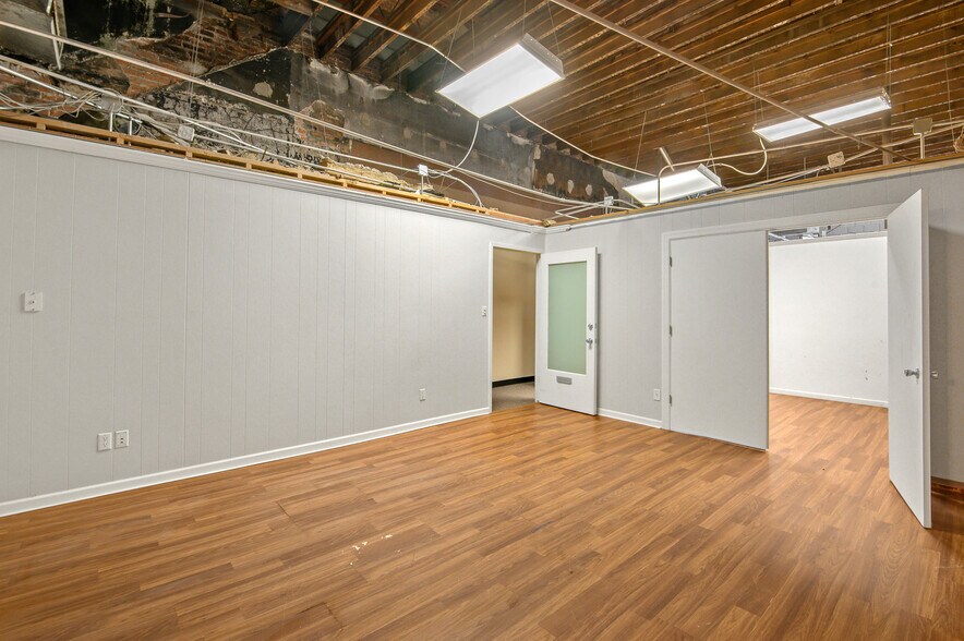 More Photos Of 321 Main Ave, De Pere Storefront Retail Office For Sale