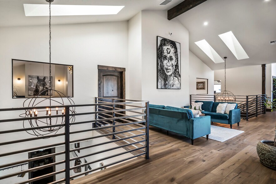 More Photos Of 19885 7th St, Bend Flex For Sale