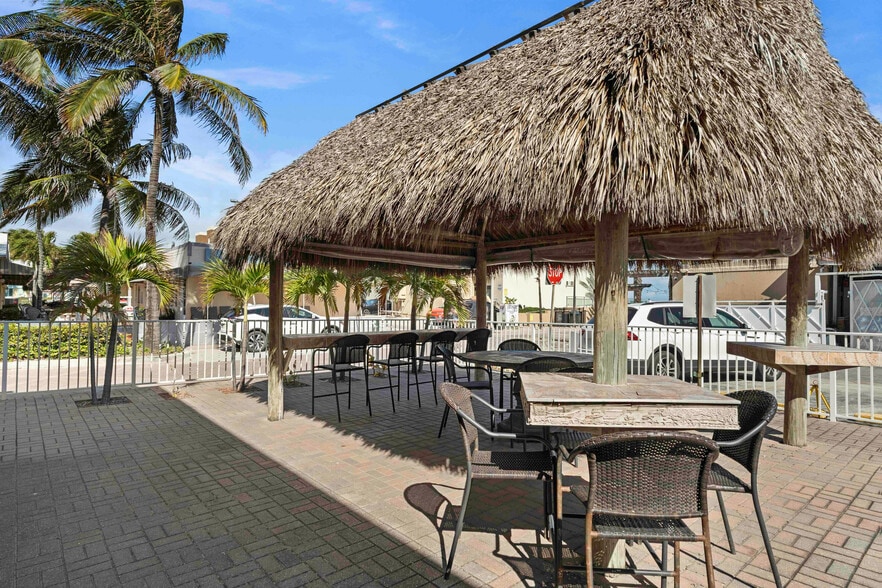 More Photos Of 312 Minnesota St, Hollywood Hotel For Sale