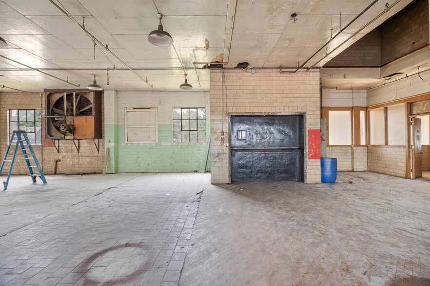 More Photos Of 254 Minot Ave, Auburn Warehouse For Sale
