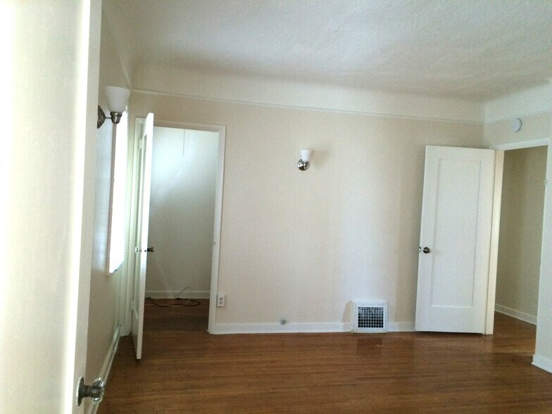 More Photos Of 3 Euclid Ave, Long Beach Multifamily For Sale