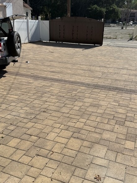 More Photos Of 24251 Main St, Santa Clarita General Retail For Lease