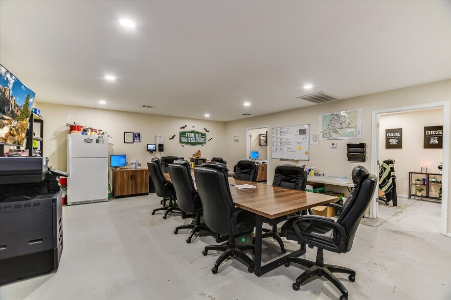 More Photos Of 204 FM 696, Elgin Light Manufacturing For Sale