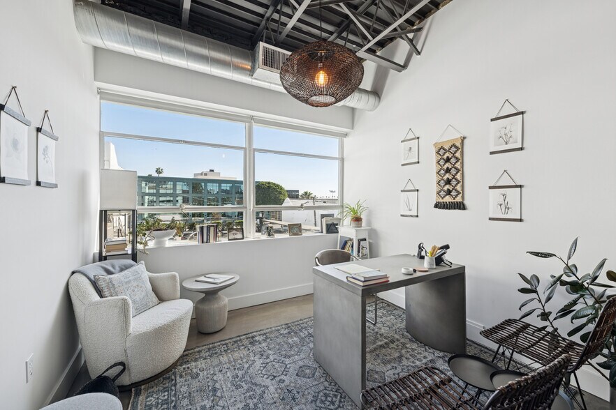 More Photos Of 8820 Wilshire Blvd, Beverly Hills Loft Creative Space For Lease