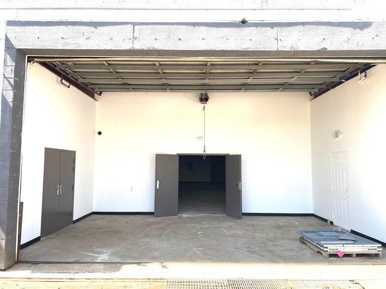 More Photos Of 1316 Lakewood Ave, Atlanta Distribution For Lease