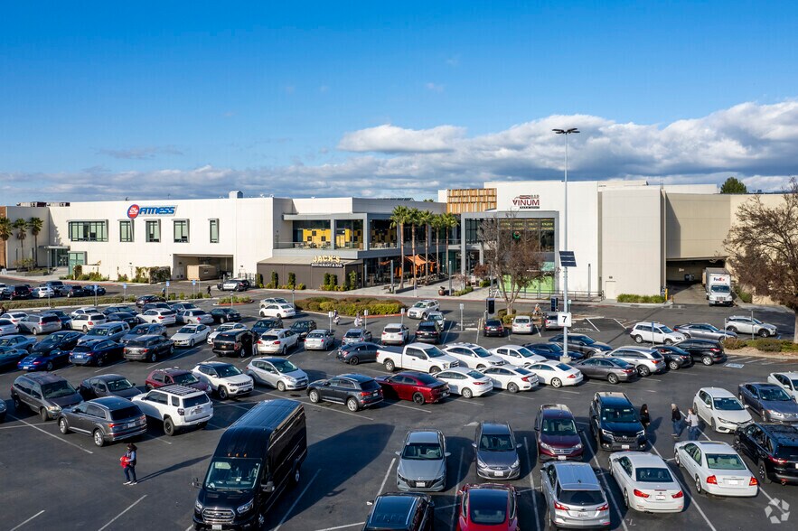 More Photos Of 2086 Newpark Mall, Newark Unknown For Lease