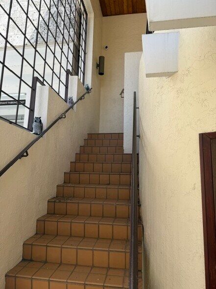 More Photos Of 4627 Ponce de Leon Blvd, Coral Gables Office For Lease