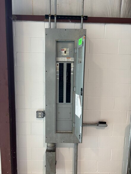 More Photos Of 12801 Silver Lake Rd, Brighton Manufacturing For Sale