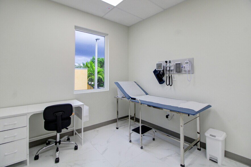 More Photos Of 304 N Krome Ave, Homestead Medical For Lease