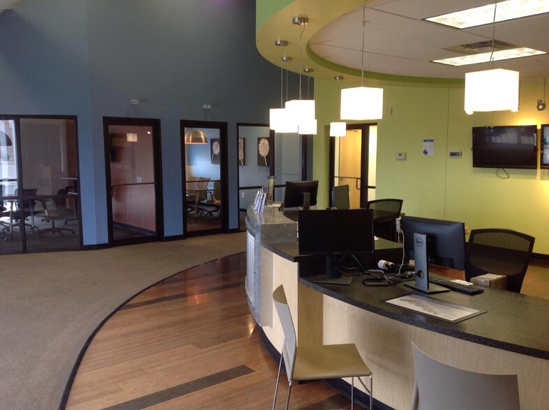 More Photos Of 7220 N Lindbergh Blvd, Hazelwood Self Storage For Lease