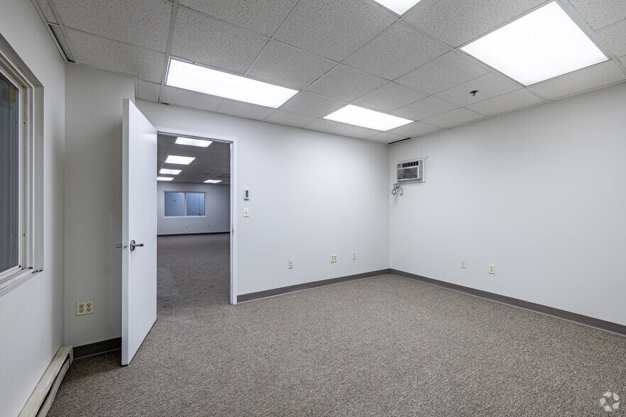 More Photos Of 1 Passaic St, Wood-Ridge Warehouse For Lease